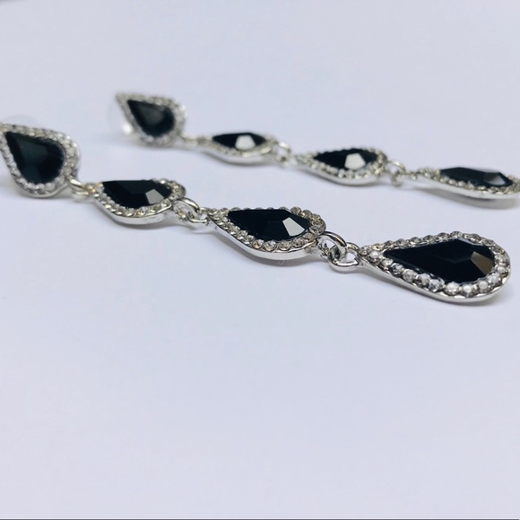 Black & silver dangling teardrop earrings - Picture 4 of 7